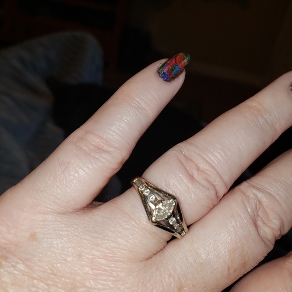 Engagement ring - Picture 1 of 1